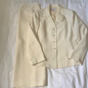 COPY - Cream maxi skirt suit rosette brooch satin notch collar nonwrinkling EUC